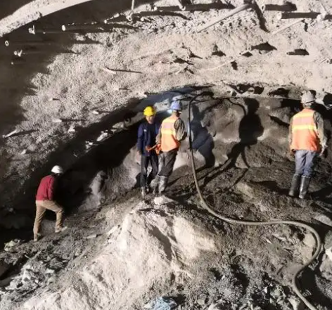 江源拱顶带模注浆料的施工流程及注意事项